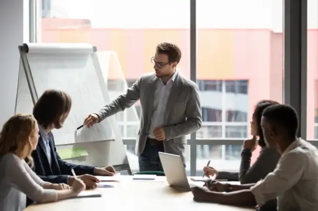 Renforcez les compétences de vos équipes grâce à des formations structurées et des ateliers personnalisés.